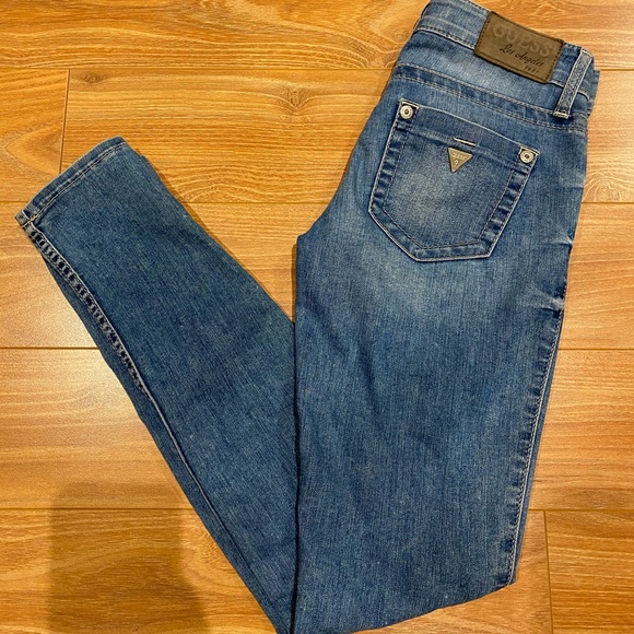 Guess Jeans - Picture 2 of 10